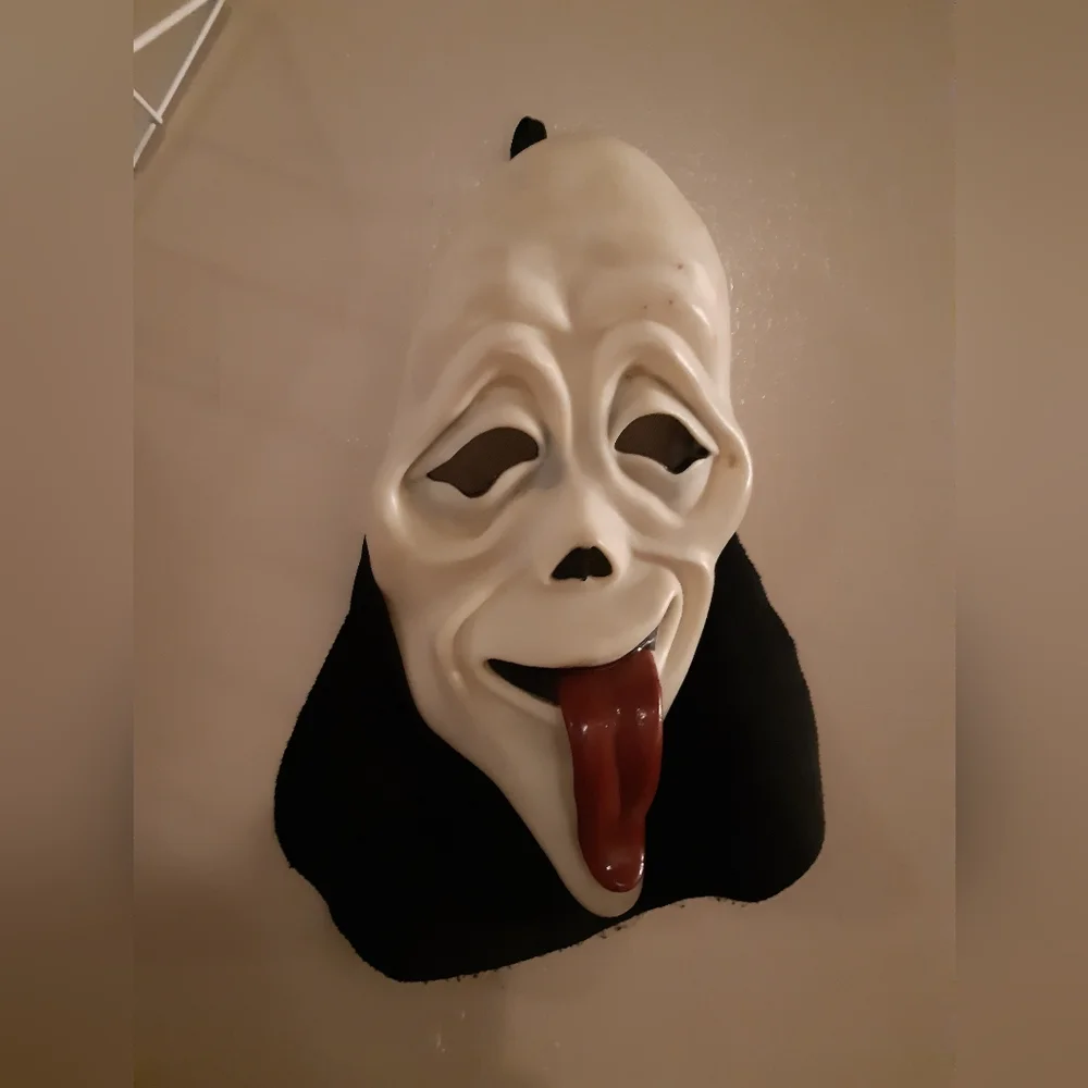 Scary Movie Mask - Picture 14 of 14